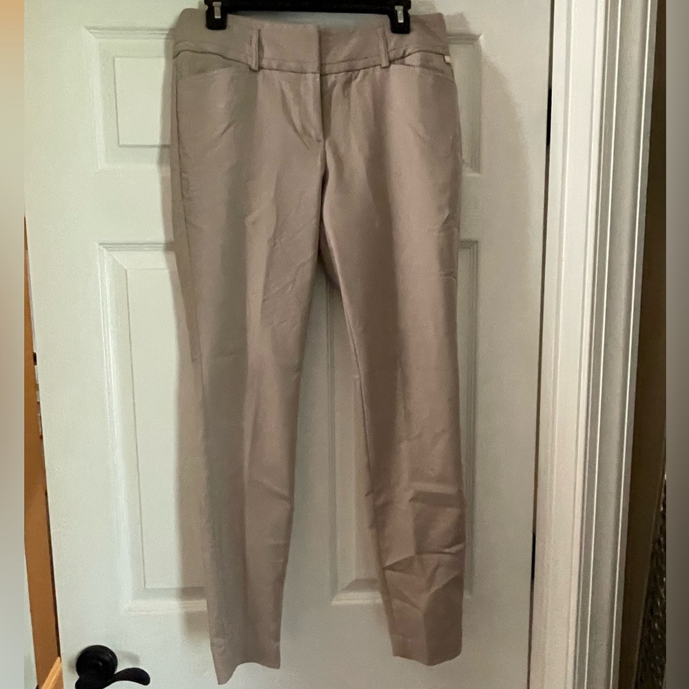 Ivanka Trump size 6 khaki pants business casual.
